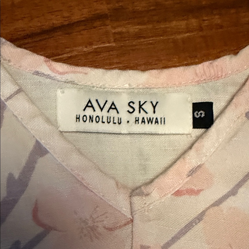 Fighting Eel / Ava Sky Linen Top - Picture 4 of 5